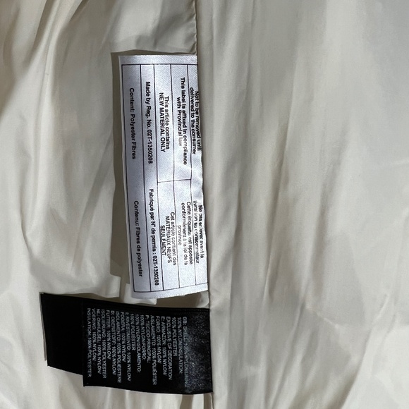 The North Face Girls Puffer Jacket - Picture 5 of 6